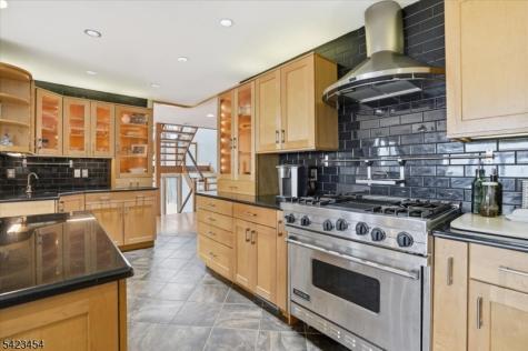 3 Hillbrook Lane Holland NJ 08848