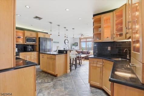 3 Hillbrook Lane Holland NJ 08848