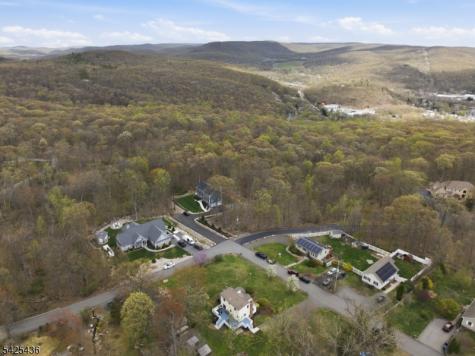 32 Pine Hill Road Mahwah NJ 07430