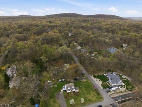 32 Pine Hill Road Mahwah NJ 07430