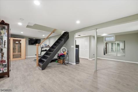 3 Richard Drive W Mount Arlington NJ 07856