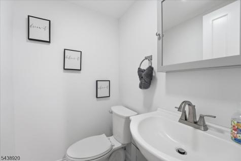 3 Richard Drive W Mount Arlington NJ 07856