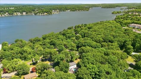 3 Richard Drive W Mount Arlington NJ 07856