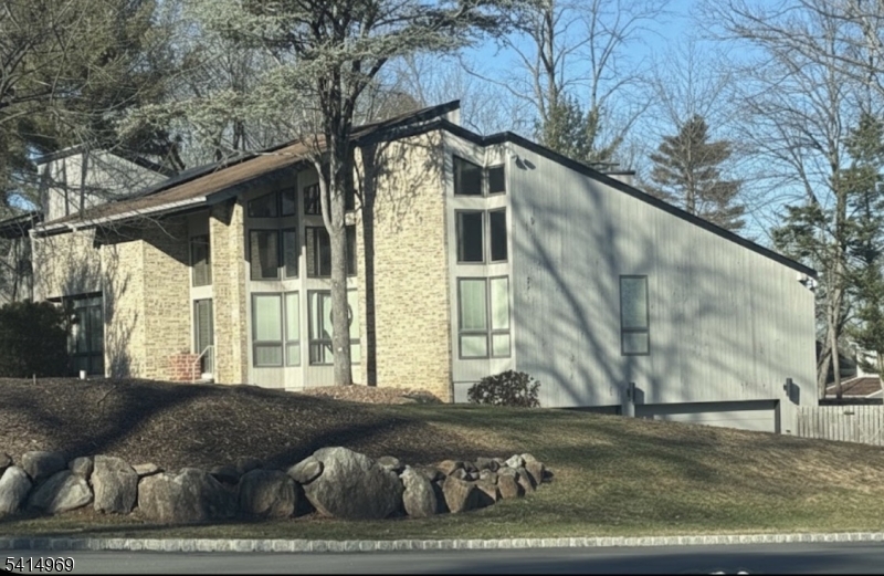 22 Post Lane Livingston NJ 07039