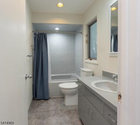22 Post Lane Livingston NJ 07039
