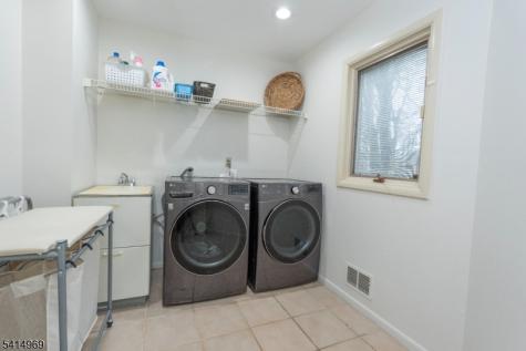 22 Post Lane Livingston NJ 07039