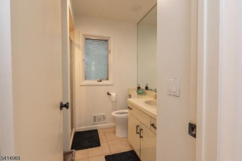 22 Post Lane Livingston NJ 07039