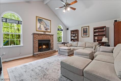 4 Pembrook Court Liberty NJ 07838