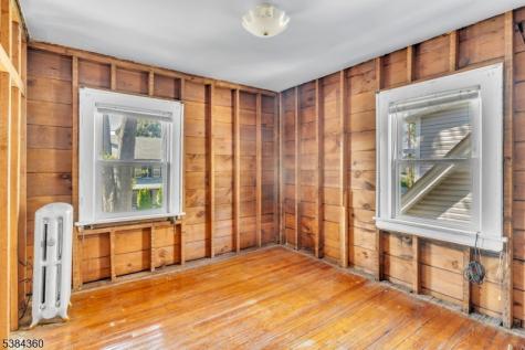 68 Richelieu Place Newark NJ 07106