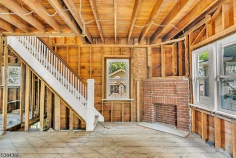 68 Richelieu Place Newark NJ 07106