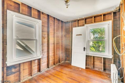 68 Richelieu Place Newark NJ 07106