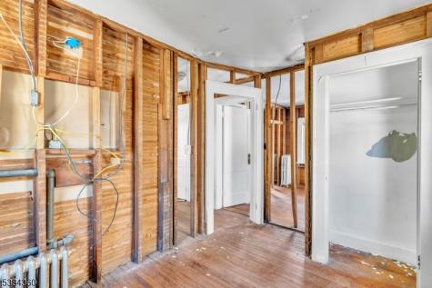 68 Richelieu Place Newark NJ 07106