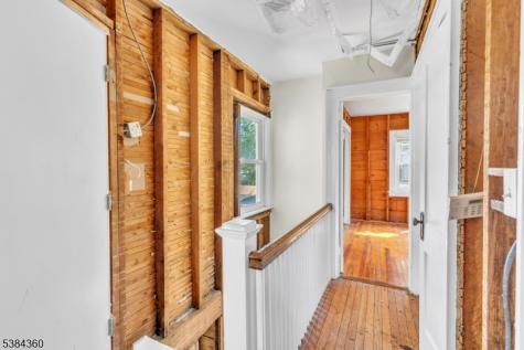 68 Richelieu Place Newark NJ 07106