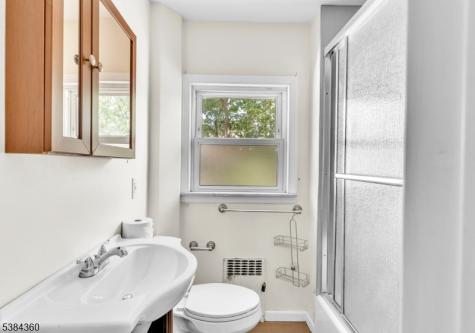68 Richelieu Place Newark NJ 07106