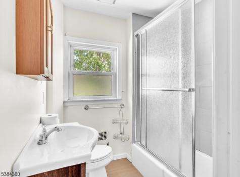 68 Richelieu Place Newark NJ 07106