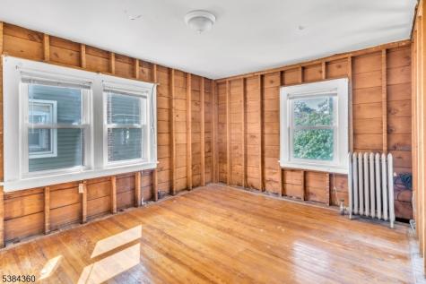 68 Richelieu Place Newark NJ 07106