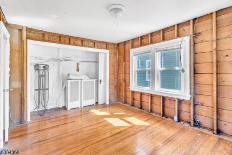 68 Richelieu Place Newark NJ 07106