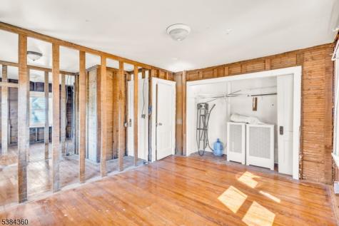 68 Richelieu Place Newark NJ 07106