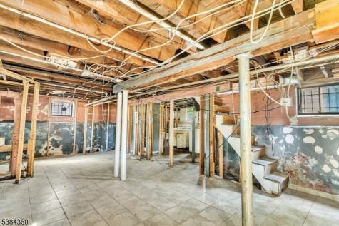 68 Richelieu Place Newark NJ 07106