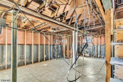 68 Richelieu Place Newark NJ 07106