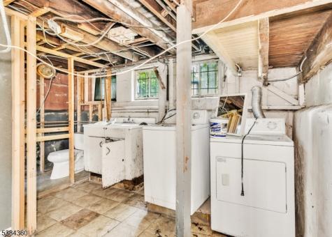 68 Richelieu Place Newark NJ 07106