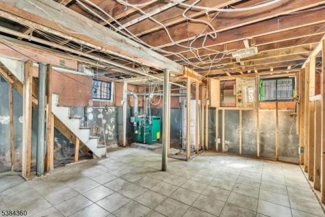 68 Richelieu Place Newark NJ 07106