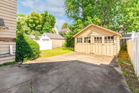68 Richelieu Place Newark NJ 07106