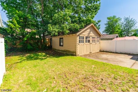 68 Richelieu Place Newark NJ 07106