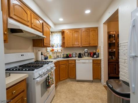 1255 Tuxedo Square Teaneck NJ 07666