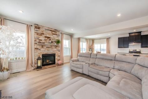 37 Esposito Lane Roxbury NJ 07850
