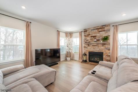 37 Esposito Lane Roxbury NJ 07850