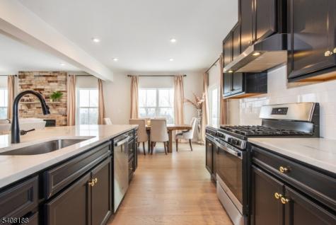 37 Esposito Lane Roxbury NJ 07850