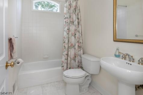 5 Alvamar Court Montgomery NJ 08558