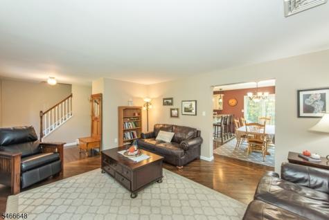 9 Old Traveled Way Roxbury NJ 07852