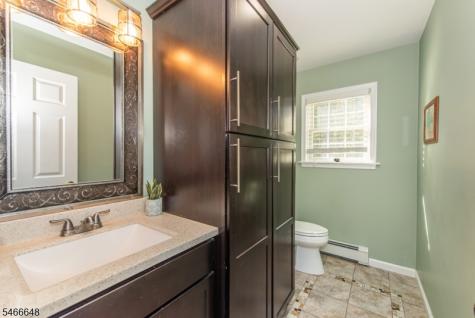 9 Old Traveled Way Roxbury NJ 07852