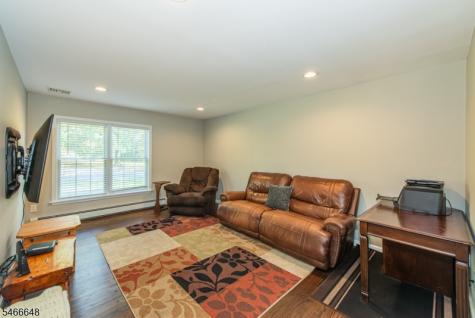 9 Old Traveled Way Roxbury NJ 07852