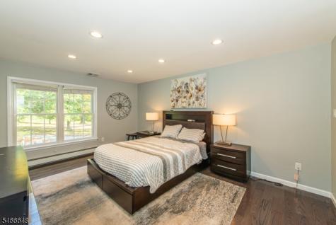 9 Old Traveled Way Roxbury NJ 07852
