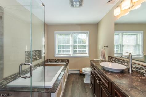 9 Old Traveled Way Roxbury NJ 07852
