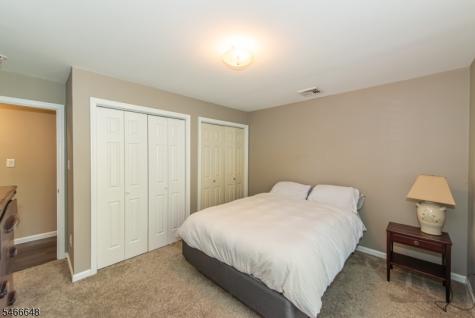 9 Old Traveled Way Roxbury NJ 07852