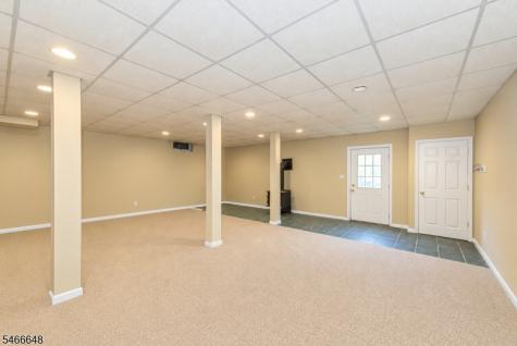 9 Old Traveled Way Roxbury NJ 07852
