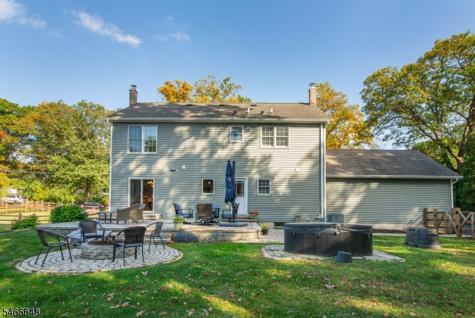 9 Old Traveled Way Roxbury NJ 07852