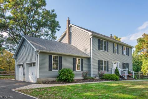 9 Old Traveled Way Roxbury NJ 07852