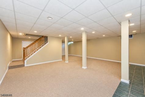 9 Old Traveled Way Roxbury NJ 07852