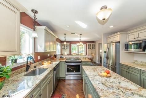 9 Old Traveled Way Roxbury NJ 07852