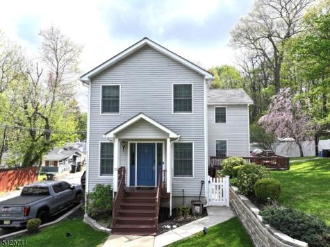 33 Woodsedge Avenue Mount Olive NJ 07828