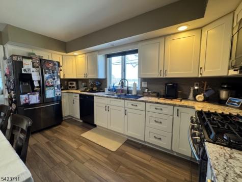 33 Woodsedge Avenue Mount Olive NJ 07828