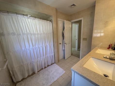 33 Woodsedge Avenue Mount Olive NJ 07828