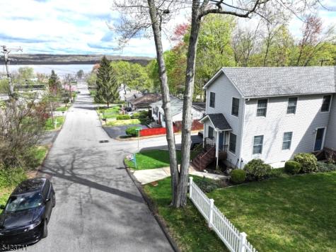 33 Woodsedge Avenue Mount Olive NJ 07828