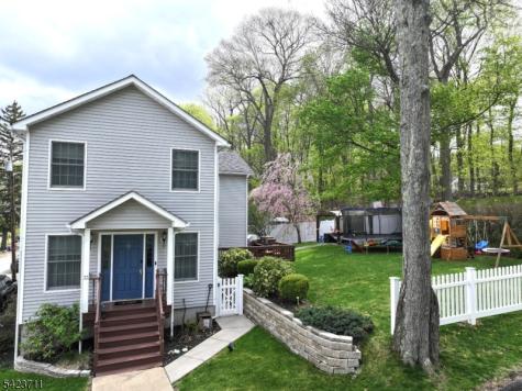 33 Woodsedge Avenue Mount Olive NJ 07828