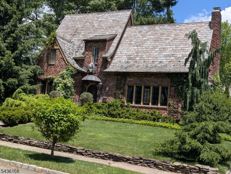 9 S Brookwood Drive Montclair NJ 07042